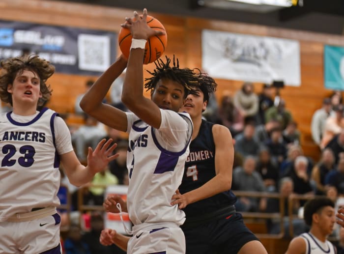 26 Montgomery vs. Carlsbad 12-23-23 Justin Fine